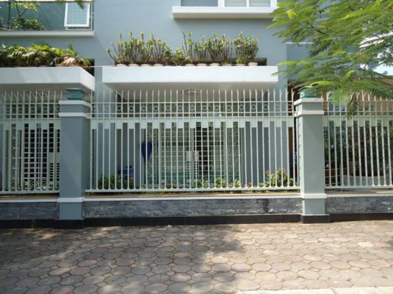 Hàng rào sắt nhà phố an toàn nhưng vẫn thoáng mát, nhẹ nhàng