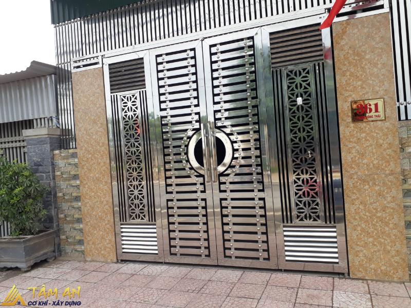 Cửa Inox 4 cánh đơn giả