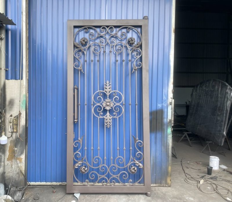 Mẫu cửa sắt mỹ thuật 1 cánh đẹp tinh xảo