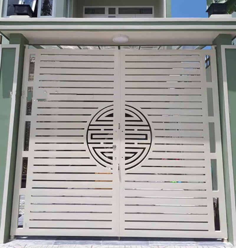 Mẫu cửa sắt nghệ thuật họa tiết đơn giản