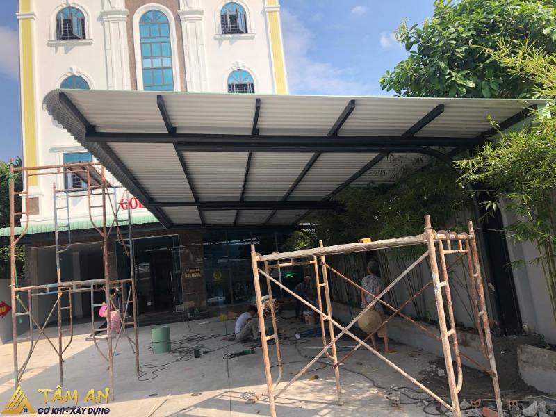 Báo giá thi công làm mái tôn giá rẻ tại Hà Nội 14 Mái tôn nhà để xe ở Hà Nội