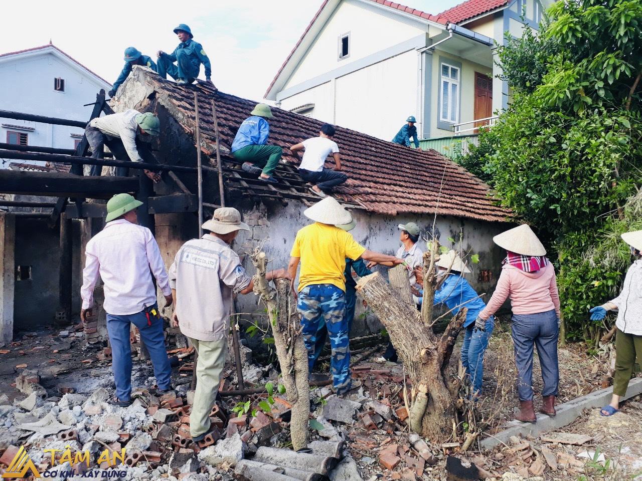 Kinh nghiệm phá dỡ nhà cũ theo không gian mà bạn ở 3 Tìm kiếm sự giúp đỡ từ người thân
