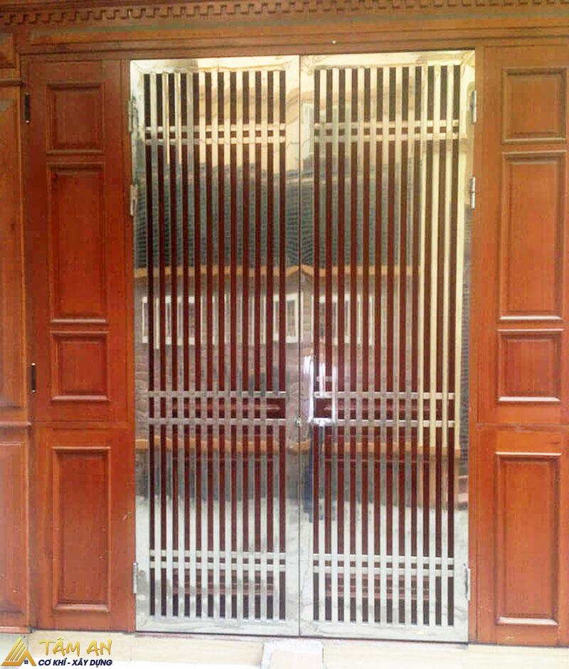 Mẫu cửa inox 2 cánh đơn giản