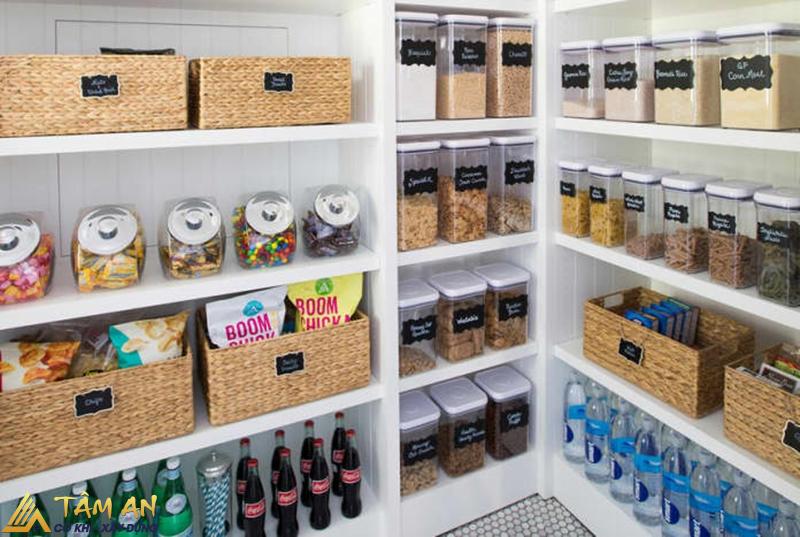 10 Ý tưởng cải tạo phòng bếp đẹp như mới xây 3 Không xây khu vực lưu trữ đồ dùng