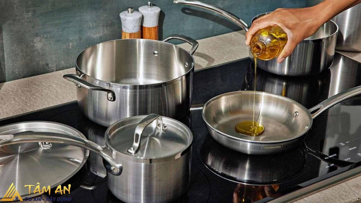 Inox là gì? Cấu tạo, ưu điểm và cách phân loại 8 Loại inox nào dùng trong nấu ăn?