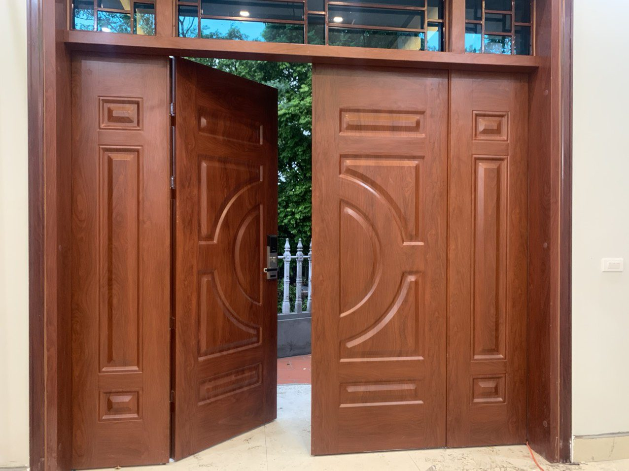 Cửa gỗ là gì? Ưu nhược điểm bạn nên biết ngay 8 Ứng dụng cửa gỗ trong nha ở