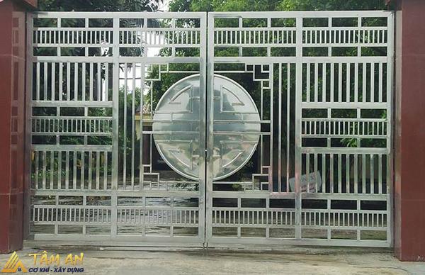 Mẫu cổng inox cao cấp cho nhà mặt phố