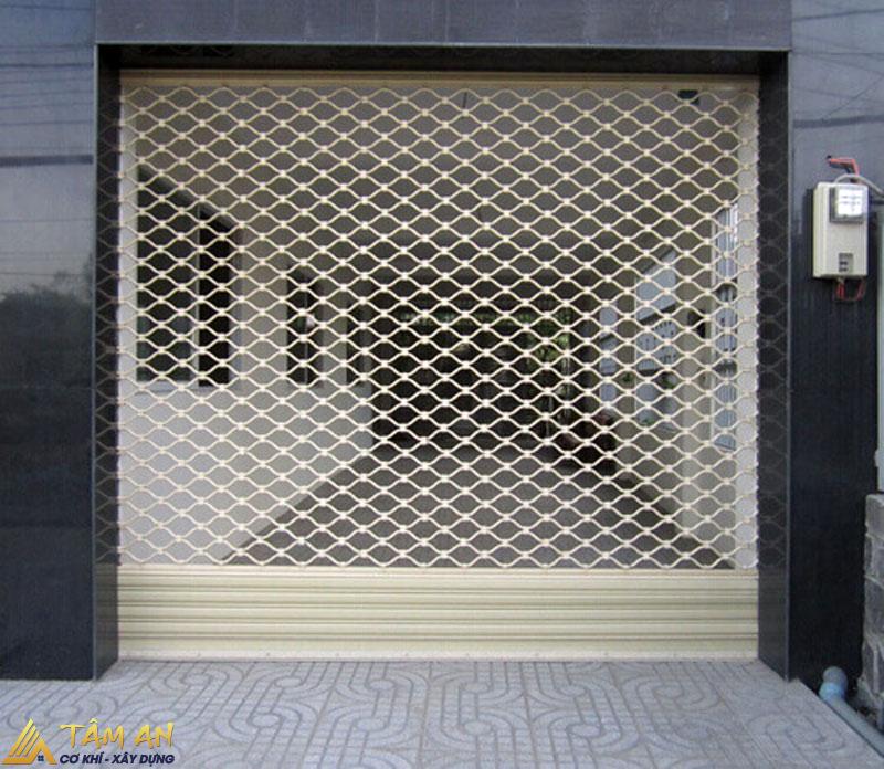 Báo giá làm cửa cuốn inox 304 không gỉ, bền đẹp, giá rẻ 3 Cửa cuốn inox 304 lưới mắt võng