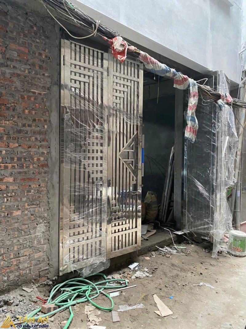 Mẫu cổng inox 4 cánh