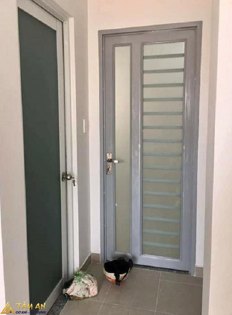 Mẫu cửa sắt 1 cánh phòng trọ đơn giản, bền đẹp, kín đáo 7 Mẫu thiết kế cửa sắt 1 cánh đơn giản nhưng tiện nghi cho phòng trọ