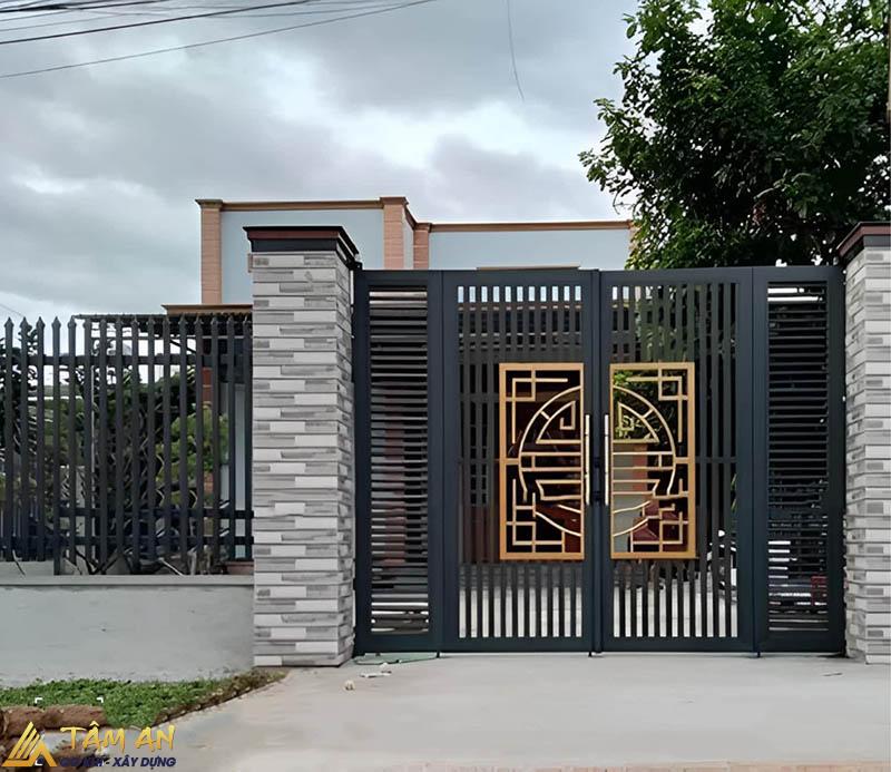99+ Mẫu cửa sắt hộp 4 cánh đẹp, hiện đại, thịnh hành nhất 8 Thiết kế cửa sắt hộp 4 cánh hiện đại với gam màu đen và vàng ấn tượng