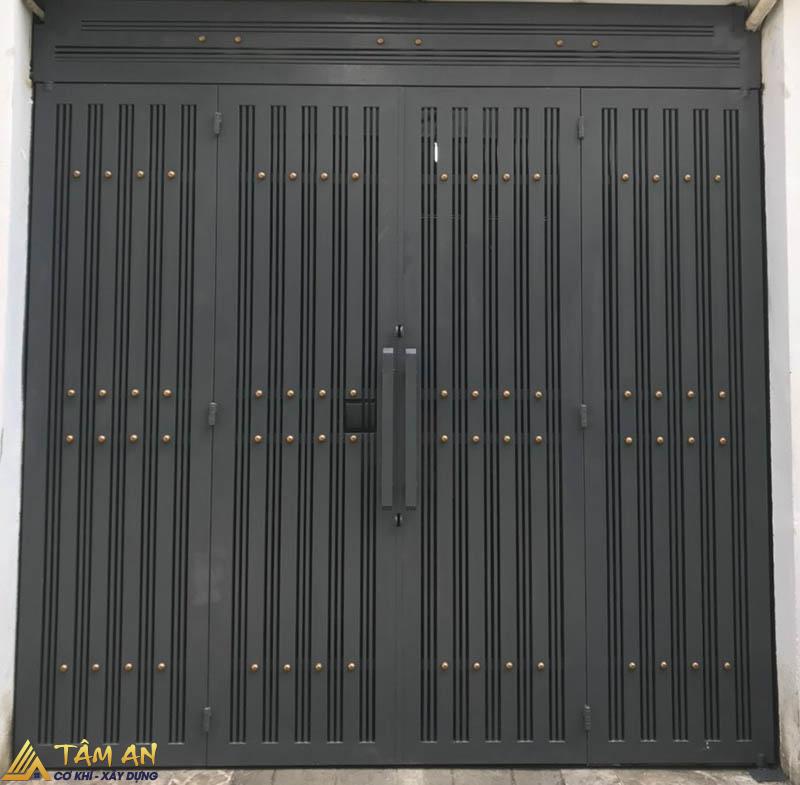 99+ Mẫu cửa sắt hộp 4 cánh đẹp, hiện đại, thịnh hành nhất 3 Cửa sắt 4 cánh truyền thống với gam màu đen sang trọng