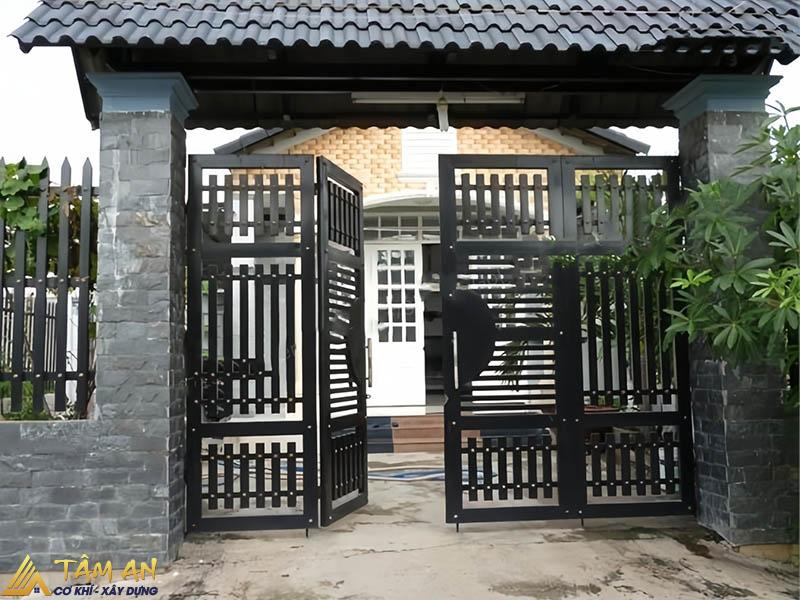 99+ Mẫu cửa sắt hộp 4 cánh đẹp, hiện đại, thịnh hành nhất 2 Cửa sắt hộp 4 cánh có độ bền cao, đa dạng mẫu mã