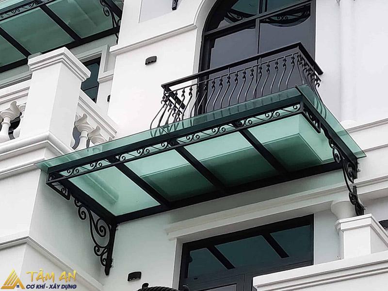 50+ Mái che cửa sổ che nắng mưa chất lượng, giá tốt 8 Mái hiên cửa sổ bằng chất liệu kính cường lực