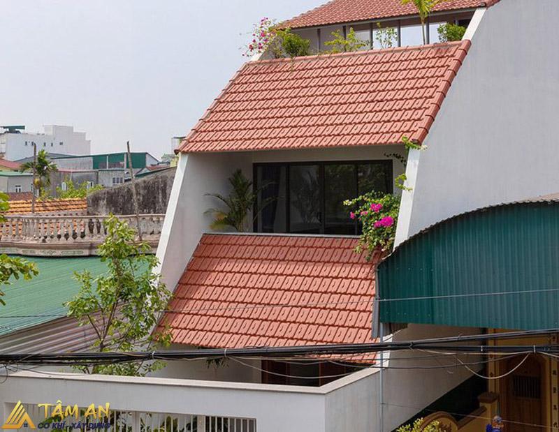 50+ Mái che cửa sổ che nắng mưa chất lượng, giá tốt 16 Thiết kế mái hiên bằng chất liệu ngói vừa bền bỉ lại chống nắng tốt