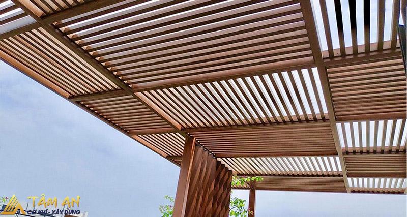 Mái nhựa giả gỗ ngoài trời đẹp, bền bỉ cho mọi công trình 8 Lam che nắng bằng gỗ nhựa hiện đại, sang trọng