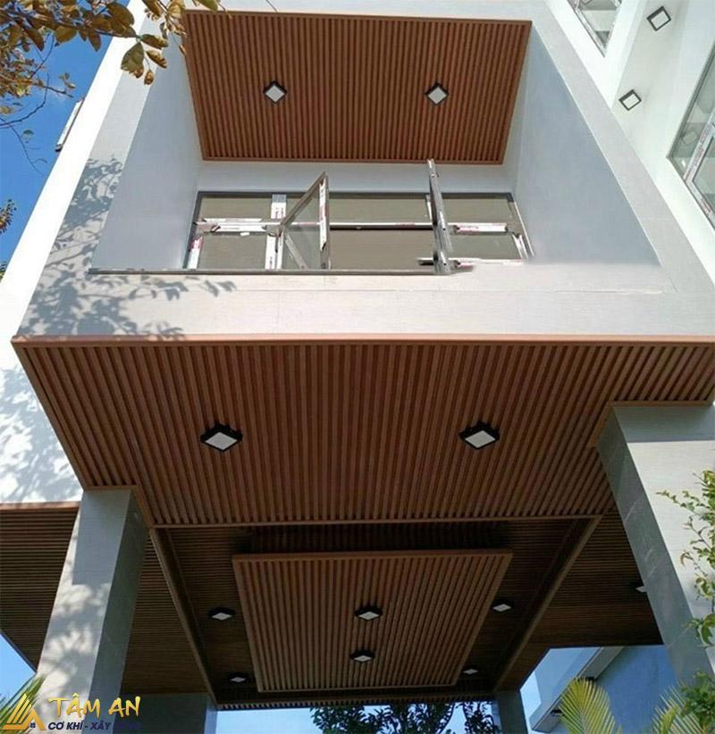 Mái nhựa giả gỗ ngoài trời đẹp, bền bỉ cho mọi công trình 10 Mẫu ốp mái hiên nhựa giả gỗ ngoài trời đẹp, hiện đại