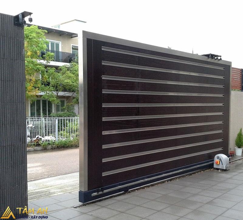 Cửa sắt lùa: Cấu tạo, ưu điểm & báo giá chi tiết