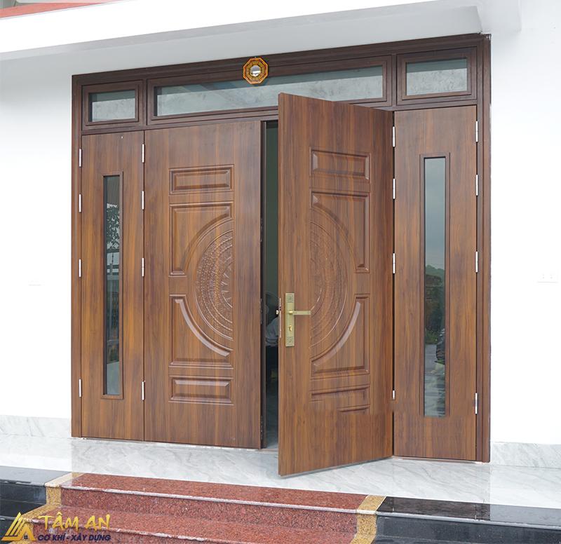 Cửa thép vân gỗ 4 cánh lắp đặt cho cửa chính biệt thự, nhà mặt tiền
