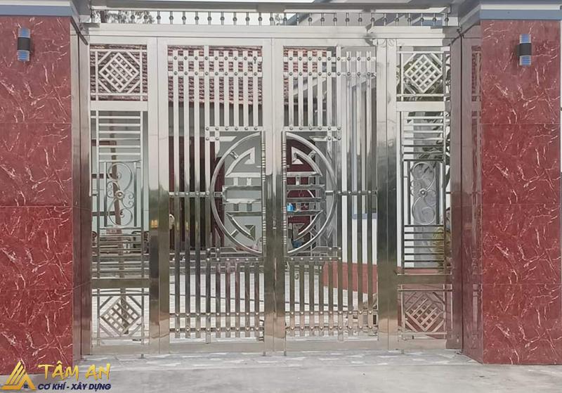 Thiết kế cửa cổng inox 4 cánh được sơn phủ tĩnh điện