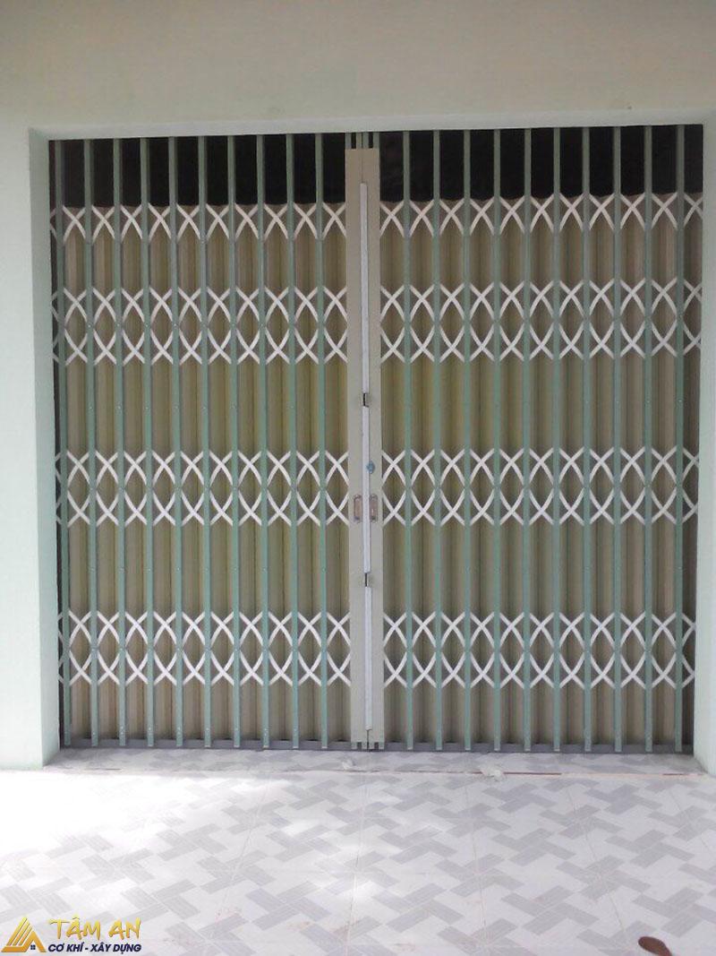 Cửa sắt kéo: Ưu – Nhược điểm & Bảng giá 2026 6 Cửa sắt kéo có lá kín khít, che chắn bụi tốt