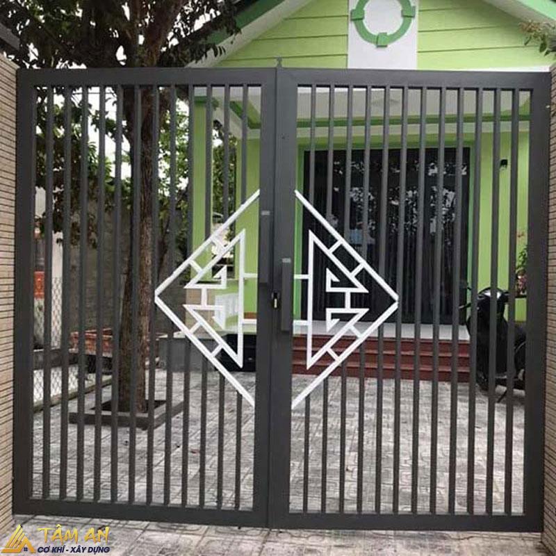 Các mẫu cổng sắt nên tham khảo khi cải tạo cổng nhà 10 Cổng sắt 2 cánh đơn giản cho nhà ở nông thôn