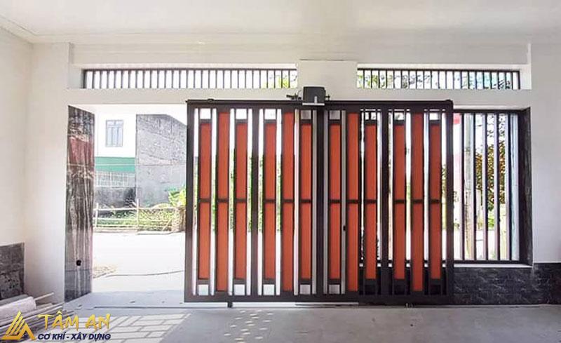 Các mẫu cổng sắt nên tham khảo khi cải tạo cổng nhà 7 Cổng trượt tự động có điều khiển từ xa