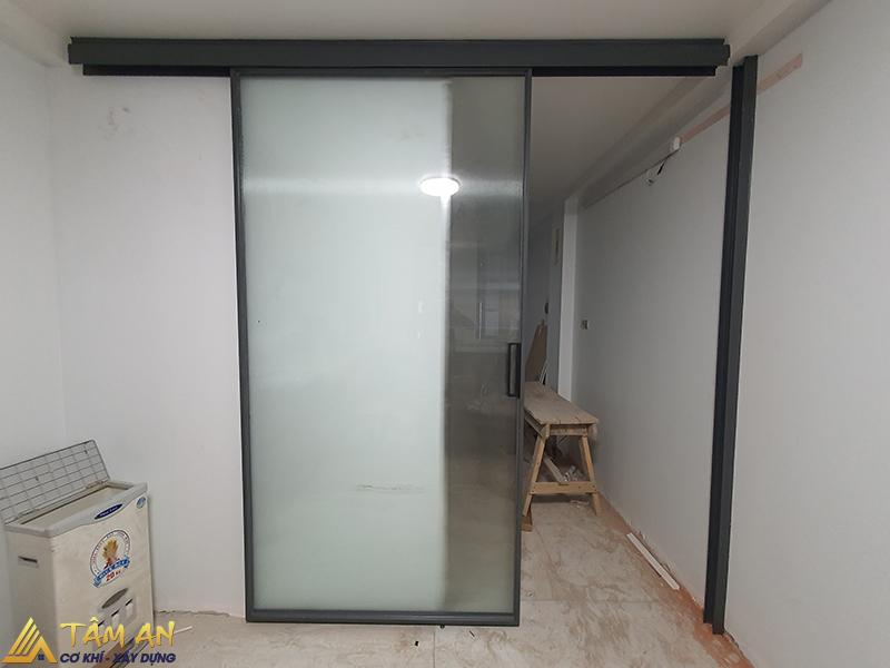 Mẫu cửa nhôm kính 1 cánh cửa lùa, ray trượt