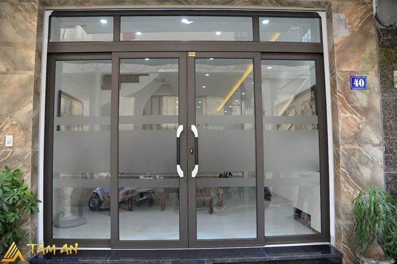 Cửa nhôm 4 cánh Xingfa cao cấp được thiết kế cho không gian cửa chính