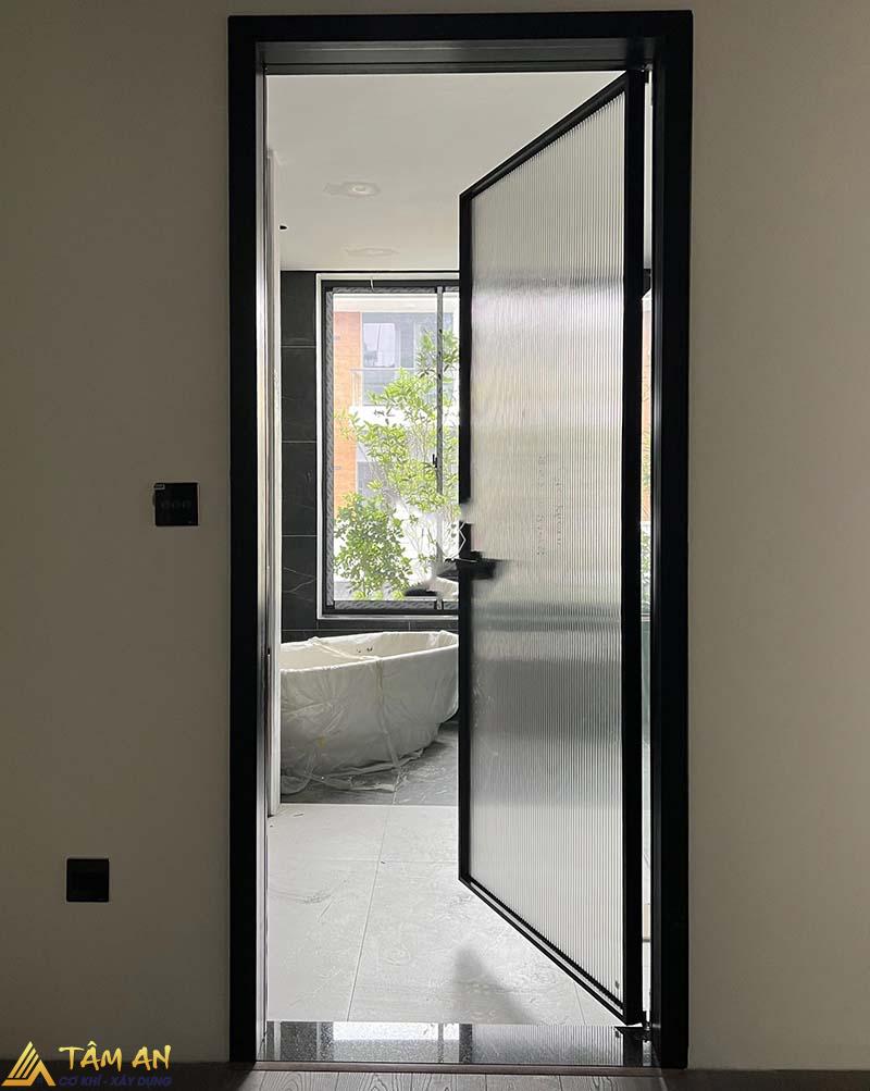 Mẫu cửa mở quay giúp đón ánh sáng tốt hơn