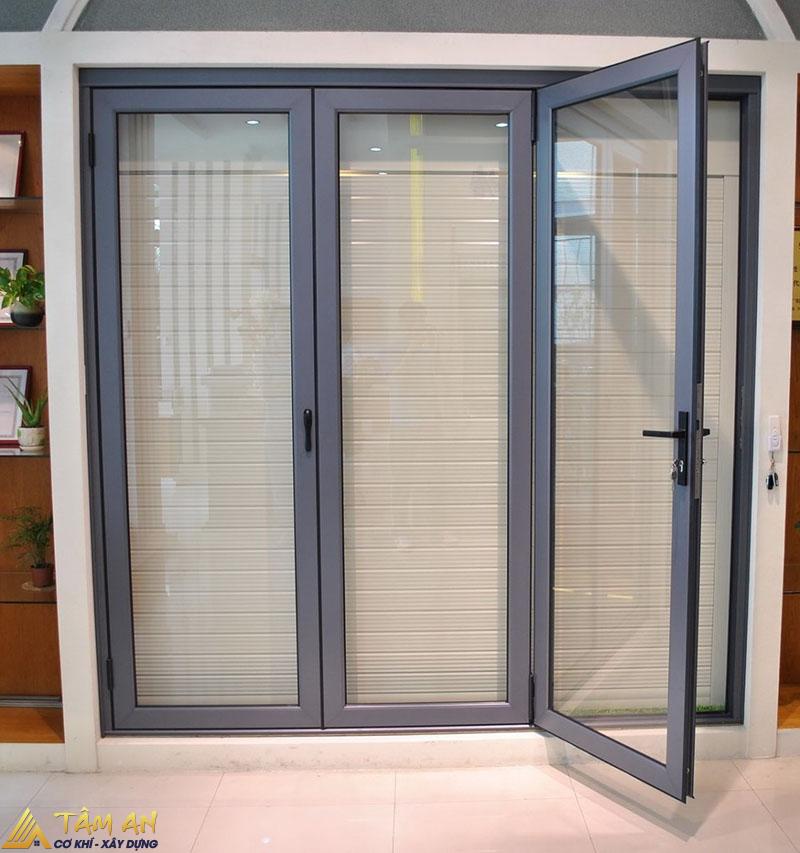 Cửa nhôm kính Việt Pháp có độ bền cao, phù hợp với các công trình dân dụng ở Hà Nội