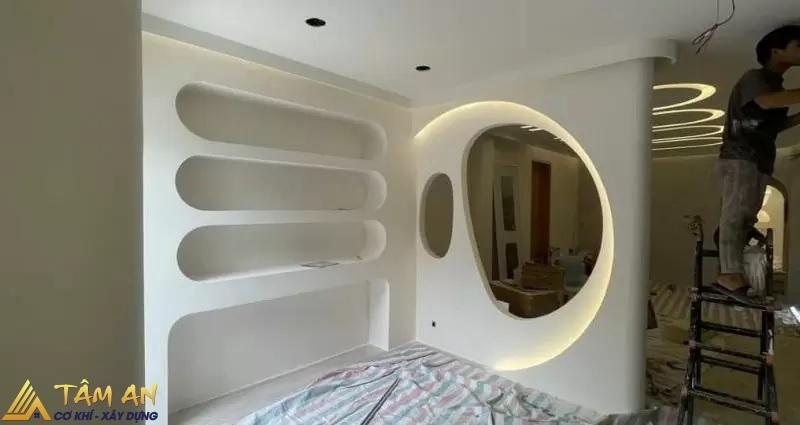 Tường thạch cao là hệ thống tường được cấu tạo từ khung xương kim loại vững chắc kết hợp với các tấm thạch cao chuyên dụng