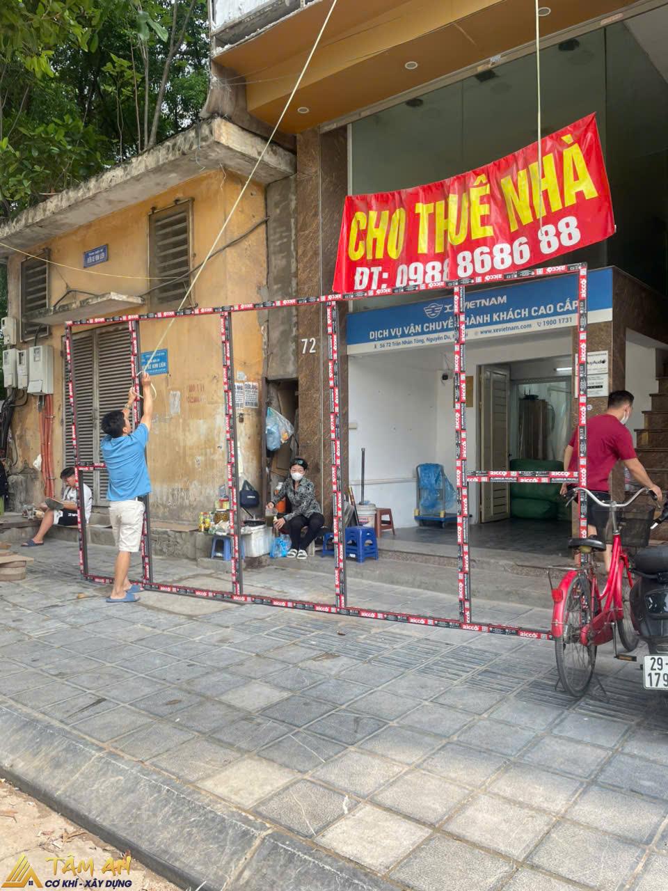  Phá dỡ mặt tiền , cải tạo lắp đặt cửa 72 Trần Nhân Tông